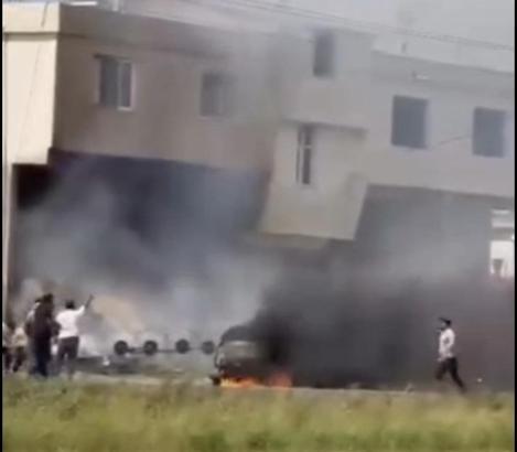 Hatay’da depoda çıkan yangın araca sıçradı