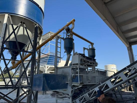 Beton karıştırıcısına düşüp, hayatını kaybetti