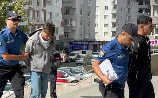 Parkta gürültü kavgasında 1 yaralı, 2 tutuklama