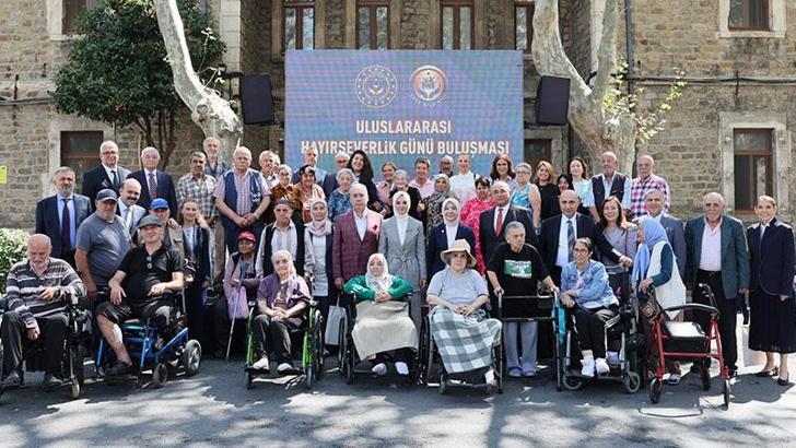 Bakan Göktaş, Darülaceze bağışçılarıyla bir araya geldi