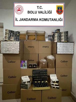 Araçta ve işyerinde binlerce makaron ele geçirildi