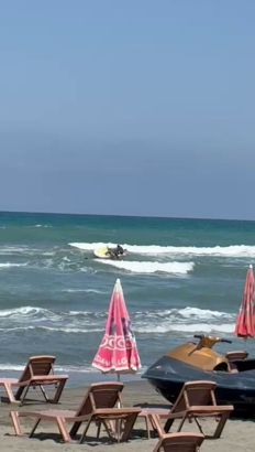 Akçakoca’da denize giren 5 kişilik aile, boğulma tehlikesi geçirdi