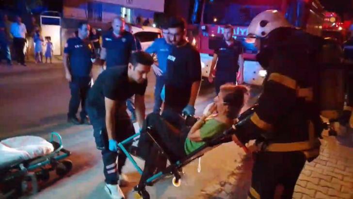 Apartman dairesinde yangın; dumandan etkilenen kadın hastaneye kaldırıldı