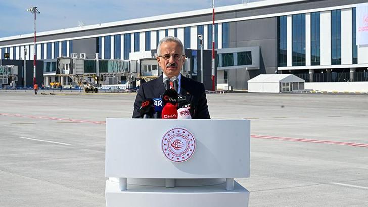 Bakan Uraloğlu: Ağustosta havalimanlarımızda 27 milyon 678 bin 20 yolcuya hizmet verildi