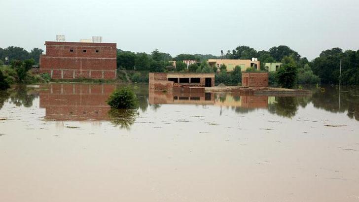 Pakistan'da sel tehdidi nedeniyle yaklaşık 110 bin kişi tahliye edildi