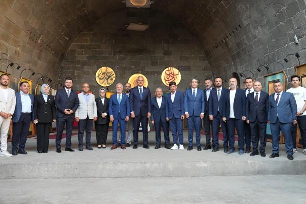 Albayrak Grubu'nun Âdil-i Mutlak Hat Eserleri Sergisi Kayseri'de sanatseverlerle buluştu