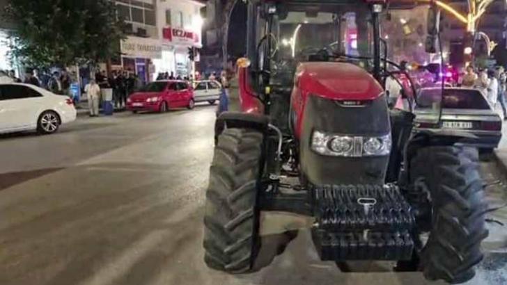 Traktörüyle 3 otomobile çarpan alkollü sürücünün ehliyetine el konuldu