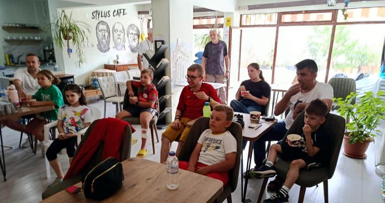 Edirne’de çocuklara gölge oyunuyla farkındalık oluşturuyorlar