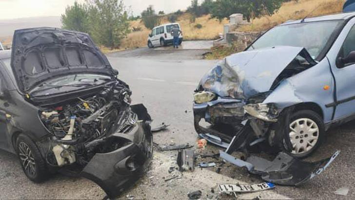 Çubuk'ta 2 otomobil çarpıştı: 7 yaralı