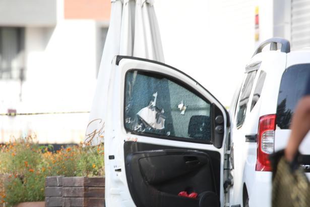 Araçlarında otururken kurşun yağmuruna tutulan 2 kardeş, öldü