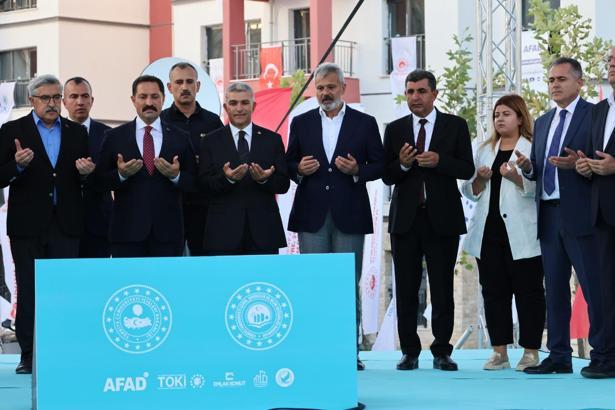 Hatay’da depremzedelere anahtarları teslim edildi