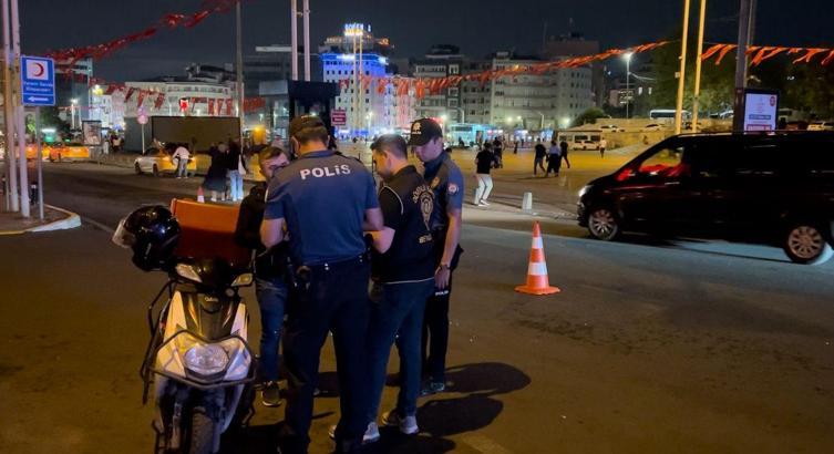 İstanbul - Beyoğlu’nda helikopter destekli ‘Huzur İstanbul’ denetimi