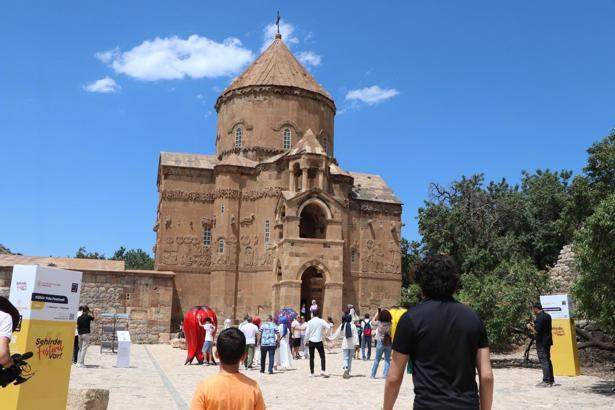 Tarihi Akdamar Kilisesi'nde 13'üncü ayin