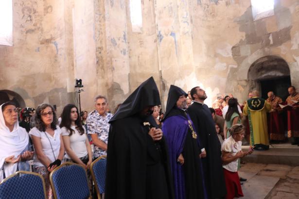 Tarihi Akdamar Kilisesi'nde 13'üncü ayin (2)