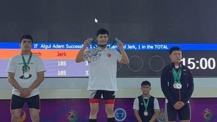 Milli halterci Adem Algül, Özbekistan’da şampiyon olarak Türkiye rekoru kırdı