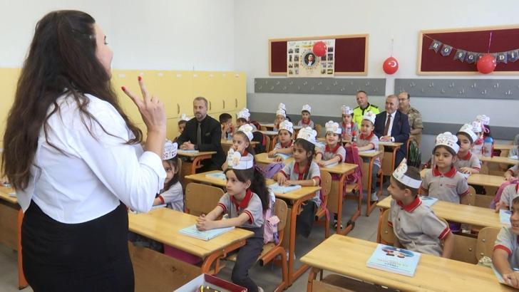 Elazığ’da 105 bin öğrenci ve 8 bin 500 öğretmen ders başı yaptı