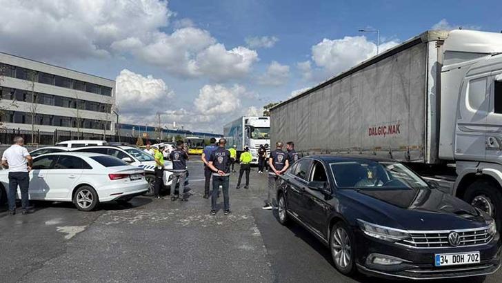 Esenyurt ve Bakırköy'de polis ekiplerinden okul çevresinde denetim