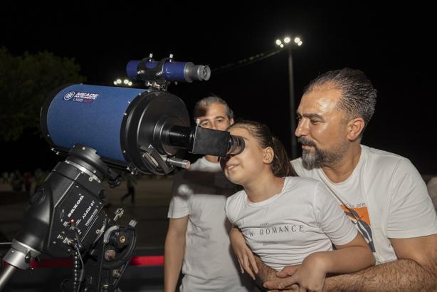 Mersinliler ‘Tam ay tutulması’nı büyükşehir ile seyretti