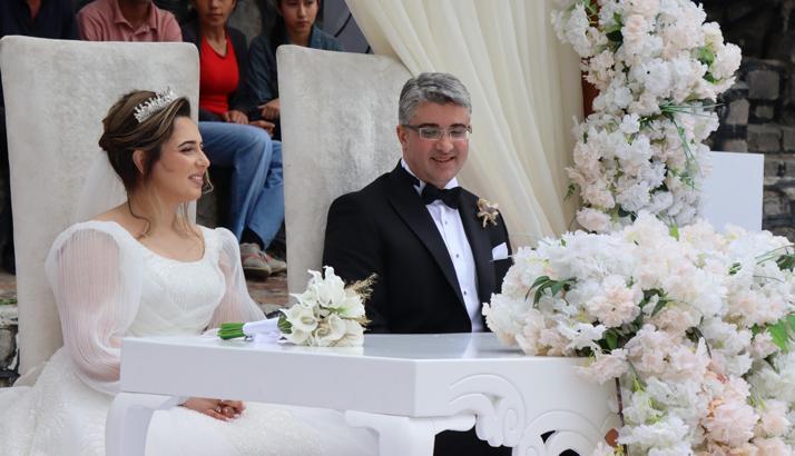 Ağrı Vali Yardımcısı Çalışır'a festival gibi düğün