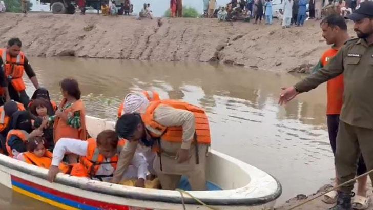 Pakistan’da muson yağmurları nedeniyle hayatını kaybedenlerin sayısı 905'e yükseldi