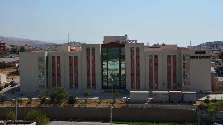 Lise öğrencisi babasını öldürüp, annesini yaraladıktan sonra intihara kalkıştı