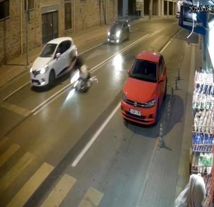 Yola dökülen yağ nedeniyle kayıp devrilen motosikletin sürücüsü yaralandı