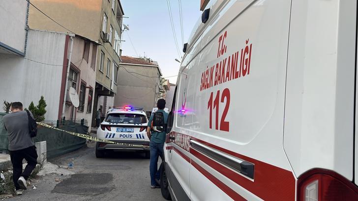 Kötü koku gelen evde anne- kız ölü bulundu; vücutlarında kesici alet yaraları var