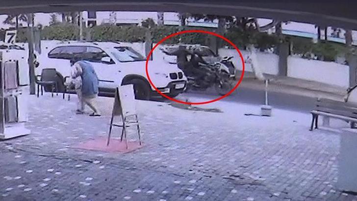 Silahlı saldırıda 1'i turist, 3 kişi yaralandı