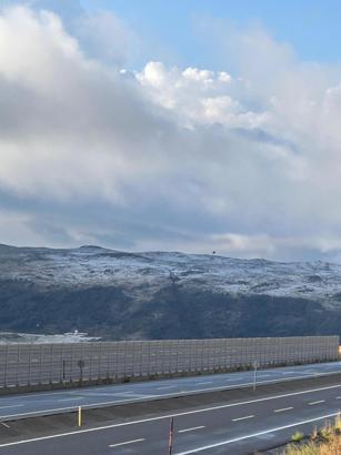 Ardahan'ın yükseklerindeki yaylalar, dolu nedeniyle beyaza büründü