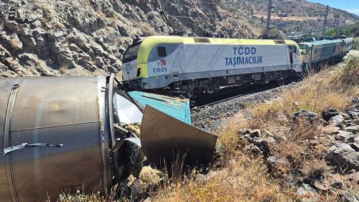 Malatya'da iki yük treni çarpıştı: 1 yaralı