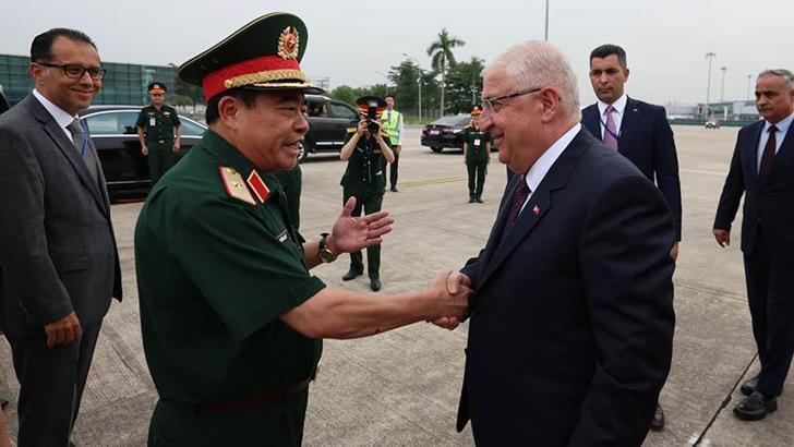 Bakan Güler, Vietnam’da