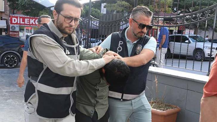 Eşini sokak ortasında darbeden şüpheli adliyede