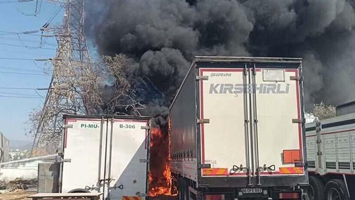 İzmir'de TIR garajında yangın