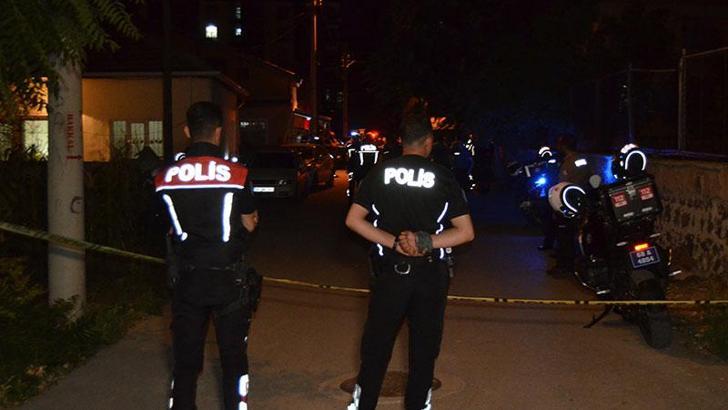 Annesi, kardeşi ve komşusunu tabancayla vurup, intihara kalkıştı