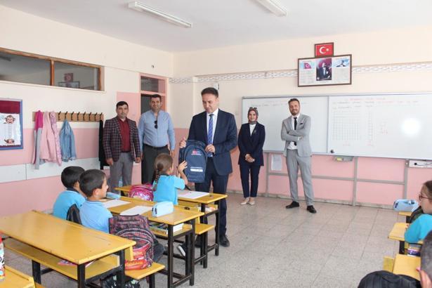 Sivas'ta TKDK'dan öğrencilere kırtasiye desteği