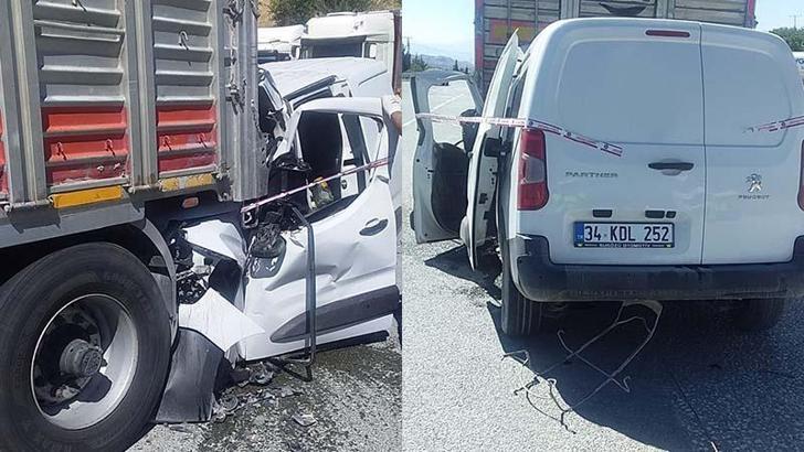 Park halindeki TIR’a çarpan hafif ticari aracın sürücüsü öldü