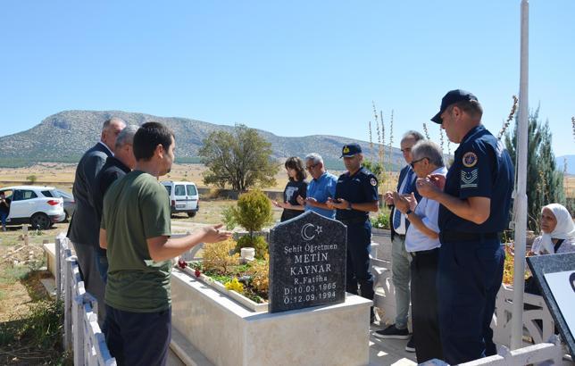 Şehit öğretmen dualarla anıldı