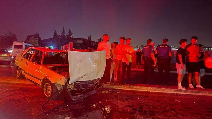 Tarsus'ta otomobil, karşı şeride geçip 2 otomobille çarpıştı; 1 ölü, 8 yaralı