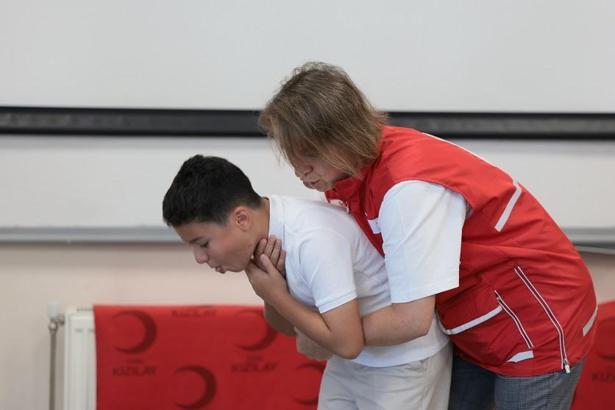 Kızılay’dan okullarda ilk yardım rehberi