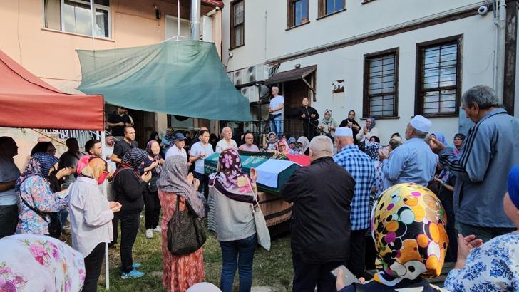 Takıntılı kişinin öldürdüğü abla- kardeş toprağa verildi