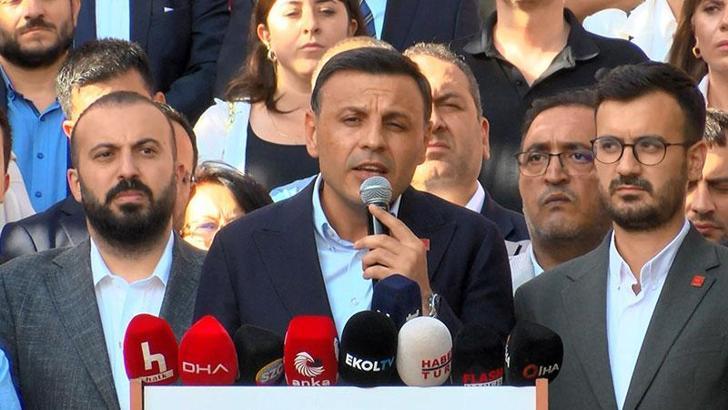 Özgür Çelik, operasyon düzenlenen Bayrampaşa Belediyesi'ni ziyaret etti