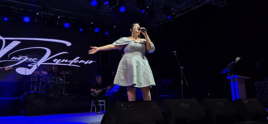 Tuğçe Kandemir, Edirne’deki çeltik festivalinde konser verdi