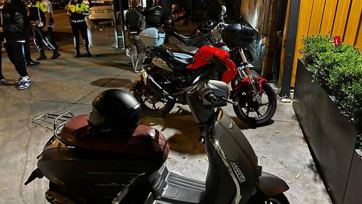 Sarıyer Sahilyolu'nda kaldırıma park edilen 22 motosiklete ceza