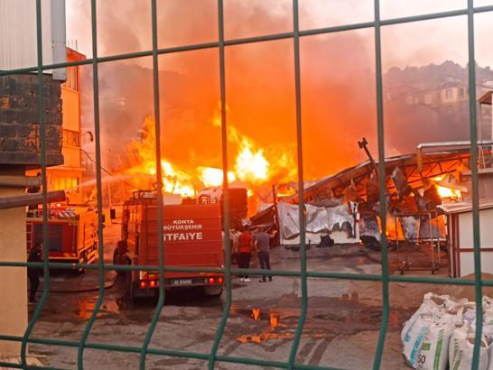 Silah fabrikasının deposunda çıkan yangın söndürüldü