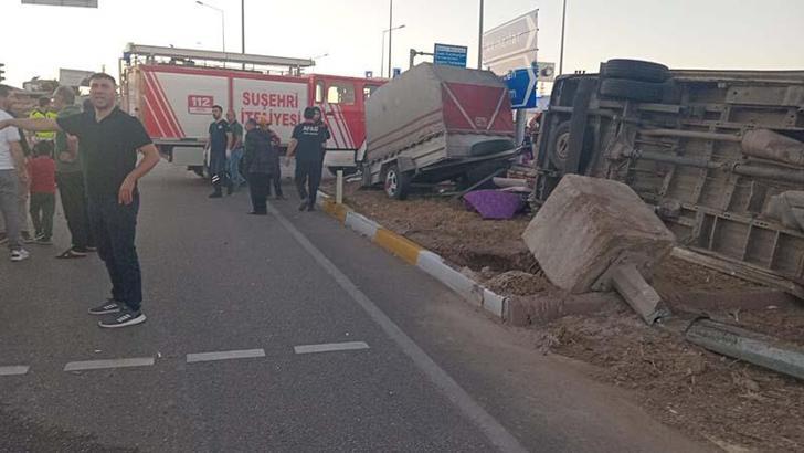 Tarım işçilerini taşıyan minibüs, otomobille çarpıştıktan sonra devrildi: 20 yaralı