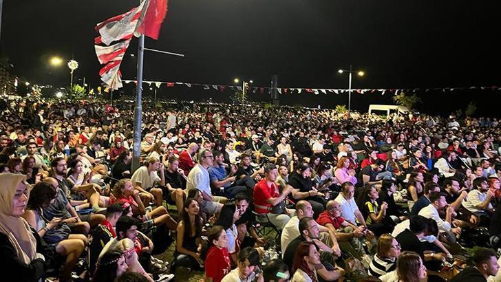 Final müsabakası meydanlarda takip edildi