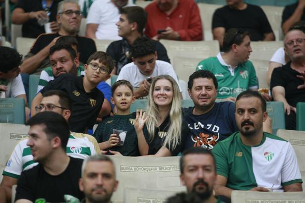 Kapalı gişe Bursaspor maçlarında, taraftarın büyük bölümü ailelerden oluşuyor
