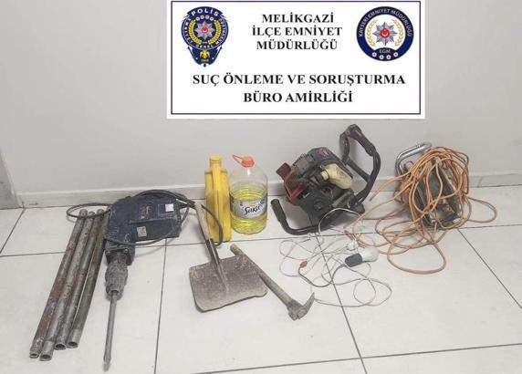 Kayseri’de kaçak kazı yapan 4 kişi yakalandı