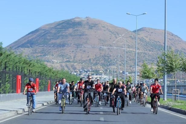 Başkan Büyükkılıç, 3’üncü Doktorlar Bisiklet Turu’na katıldı
