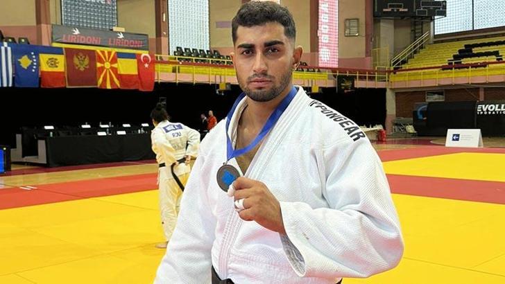 Yunusemreli Enes'ten bronz madalya